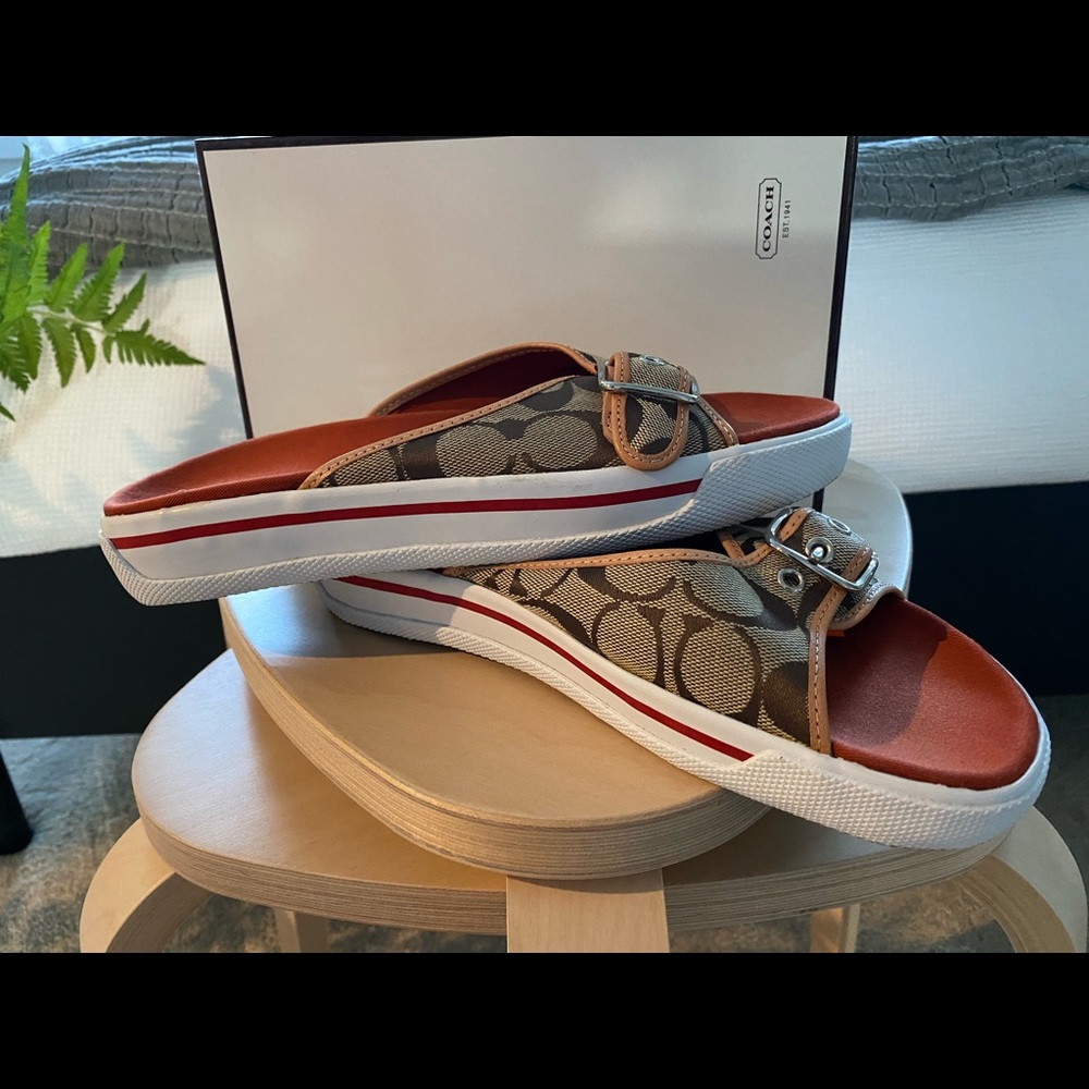 Coach Bonny Logo slides